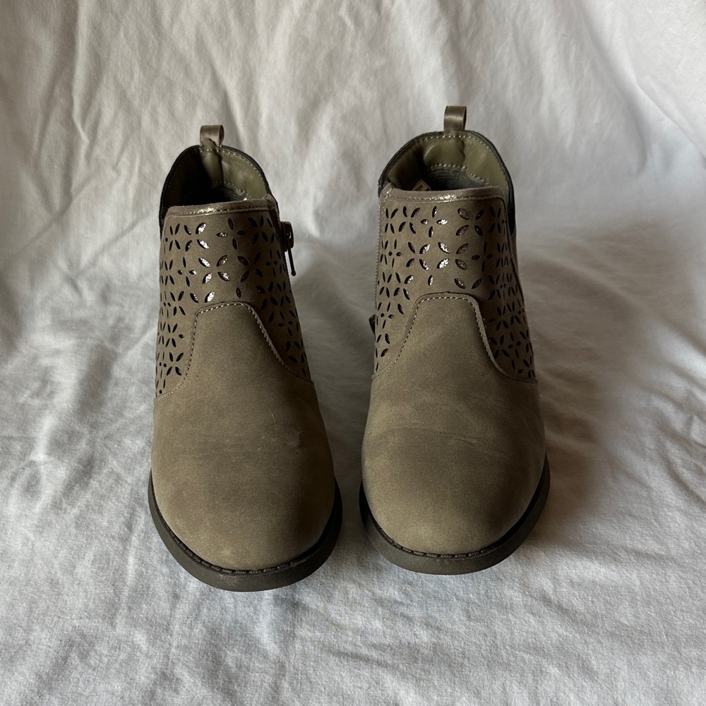 OshKosh B'gosh Women's Taupe Ankle Booties